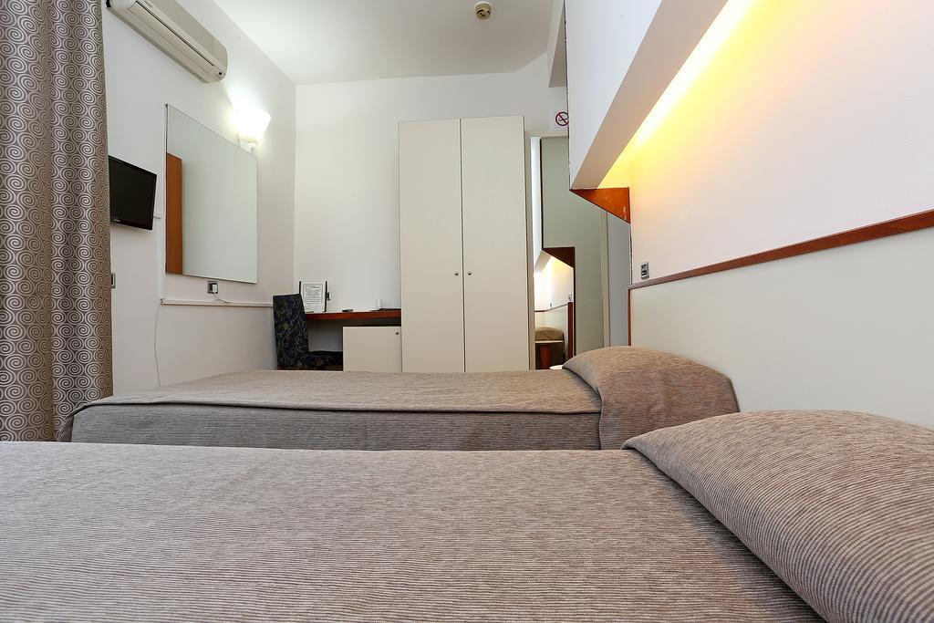 Hotel Corticella Болонья Экстерьер фото
