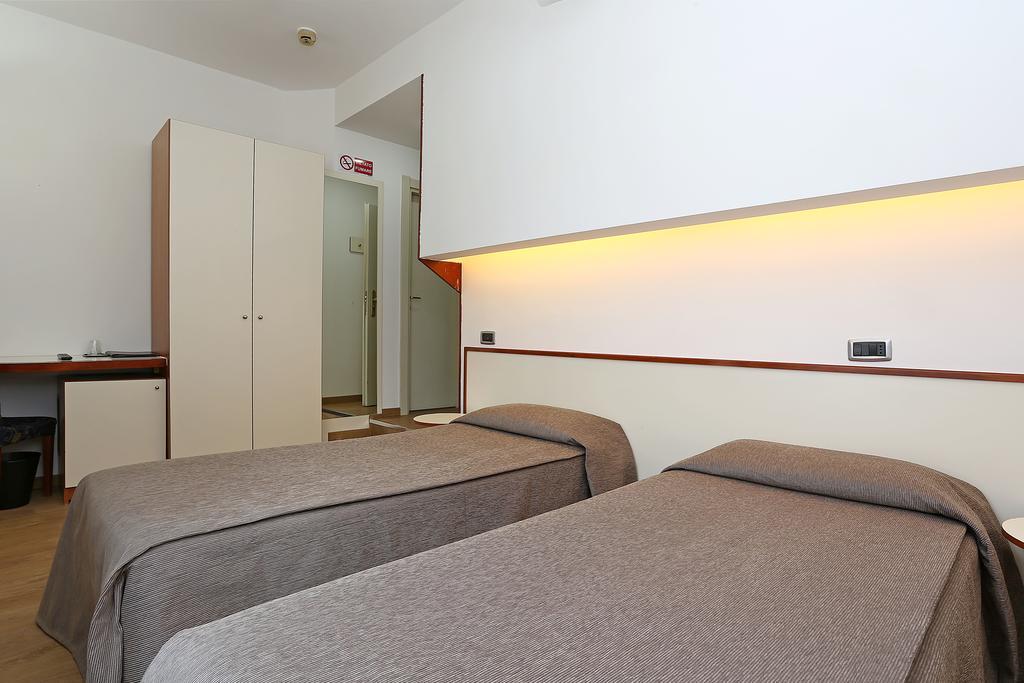 Hotel Corticella Болонья Экстерьер фото