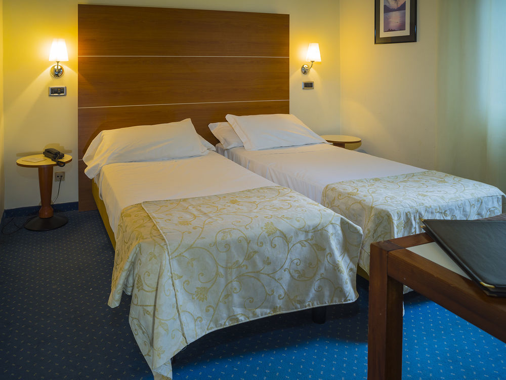 Hotel Corticella Болонья Экстерьер фото