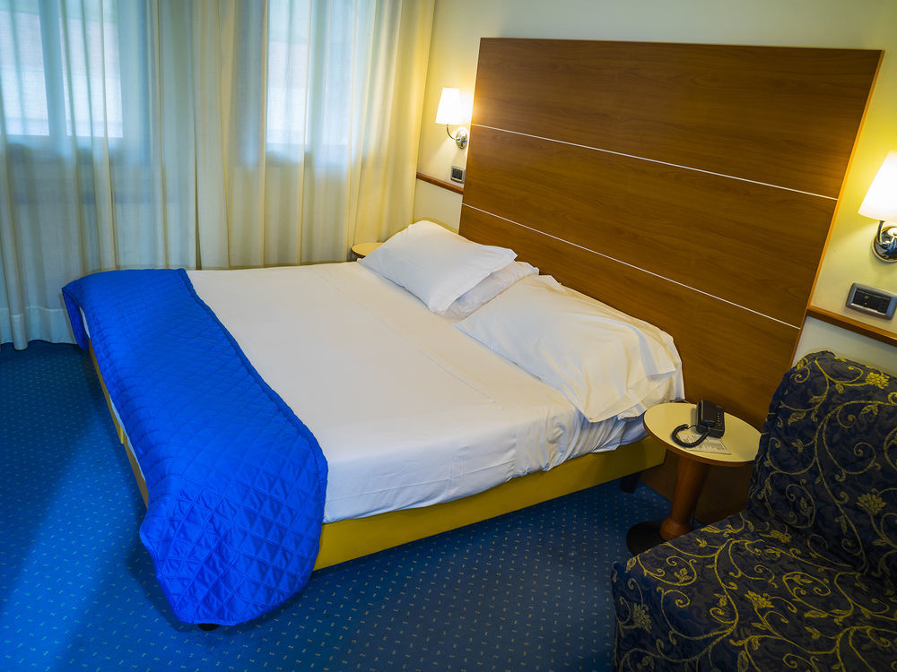 Hotel Corticella Болонья Экстерьер фото