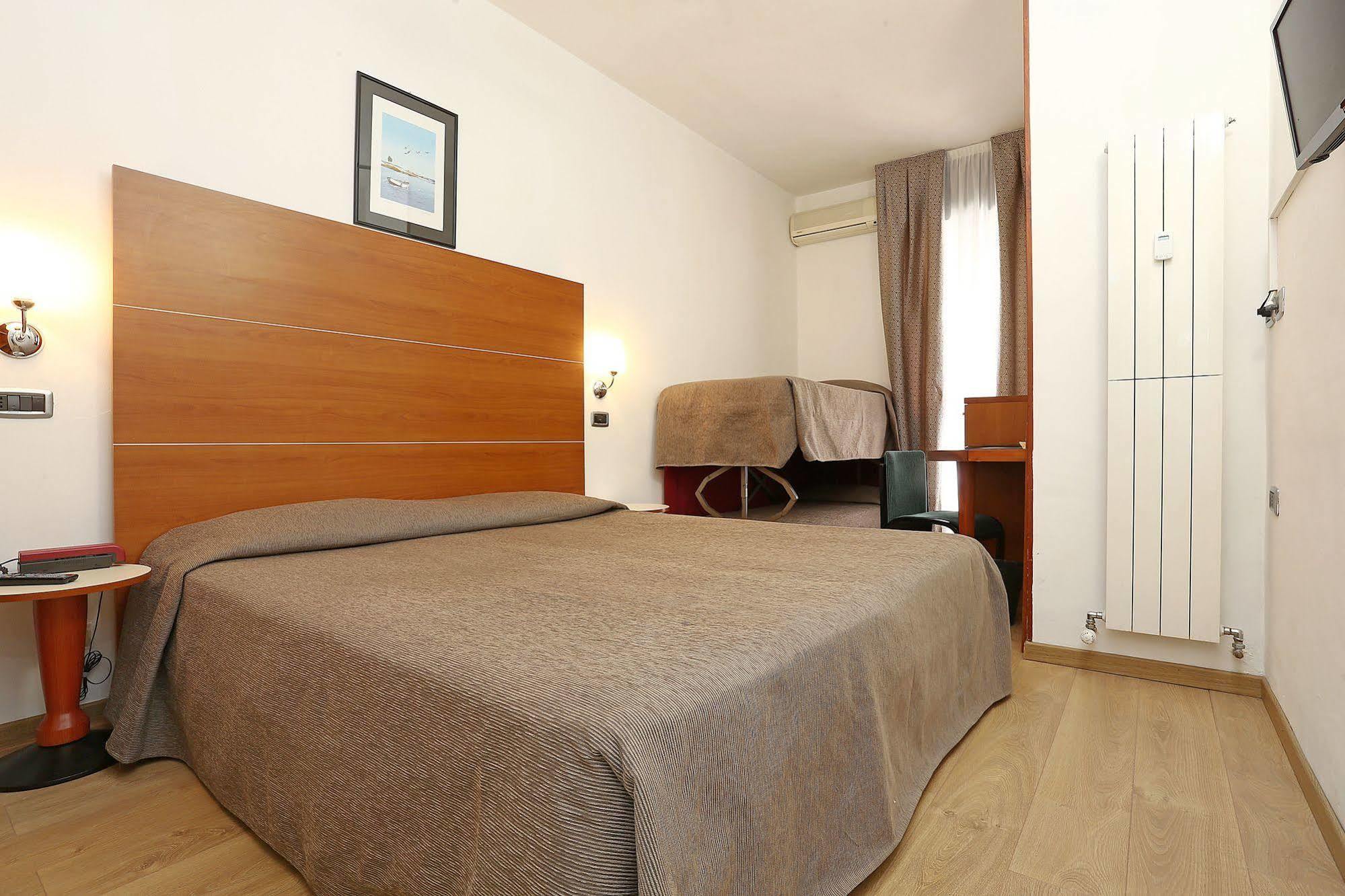 Hotel Corticella Болонья Экстерьер фото