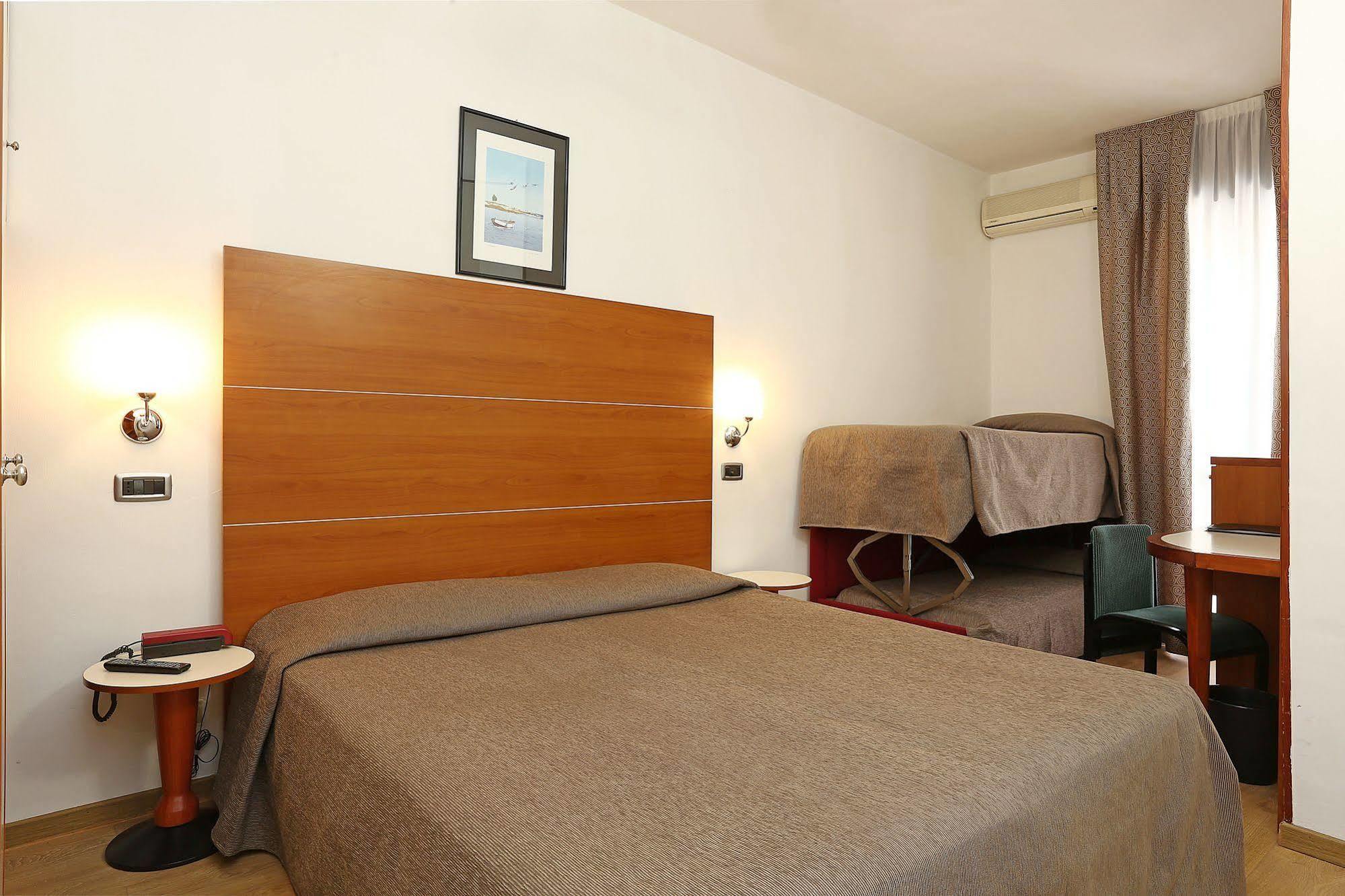 Hotel Corticella Болонья Экстерьер фото