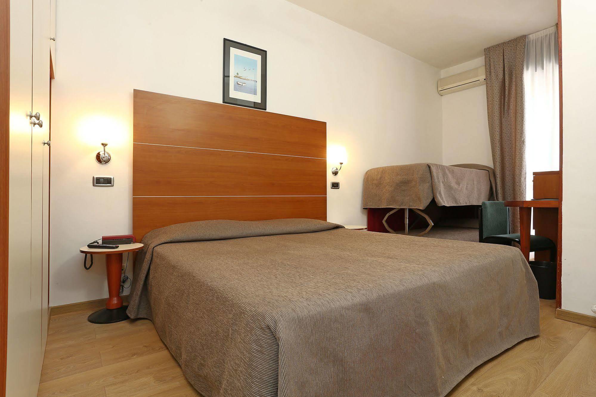 Hotel Corticella Болонья Экстерьер фото